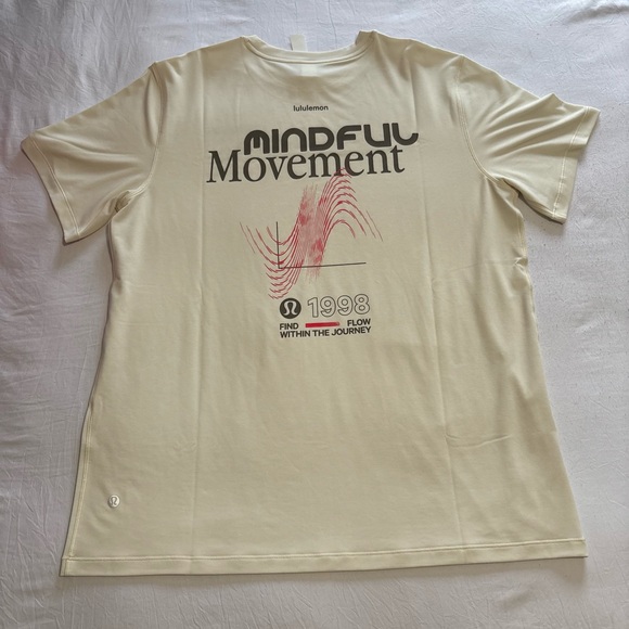 lululemon Jersey training short sleeve *Graphic - Picture 4 of 7